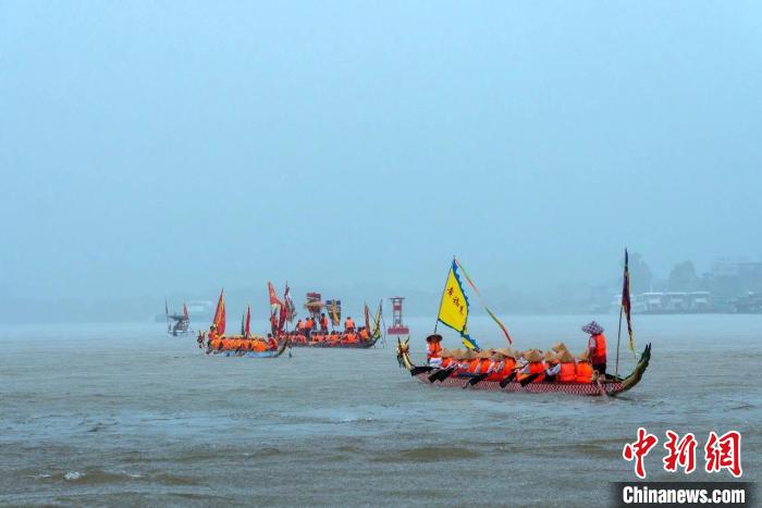 2024年中国龙舟公开赛全国首站在清远揭幕,粤北