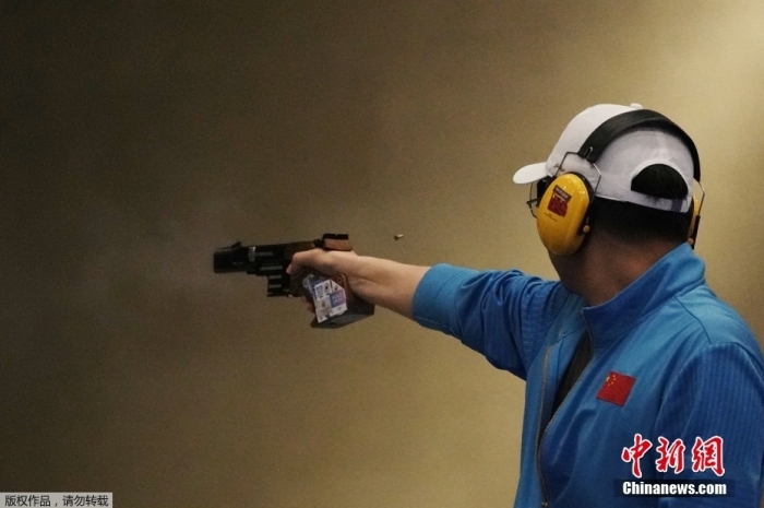 三征奥运终摘金：巴黎赛场老将李越宏以稳健技