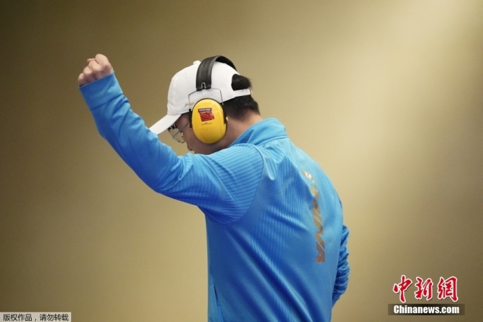 三征奥运终摘金：巴黎赛场老将李越宏以稳健技