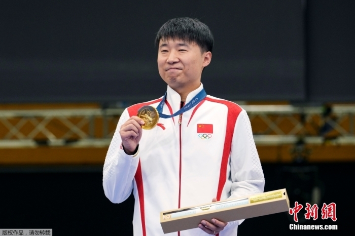 三征奥运终摘金：巴黎赛场老将李越宏以稳健技