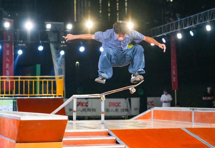 2025中国滑板街头巡回赛深圳站落幕 莫伟鹏斩获成