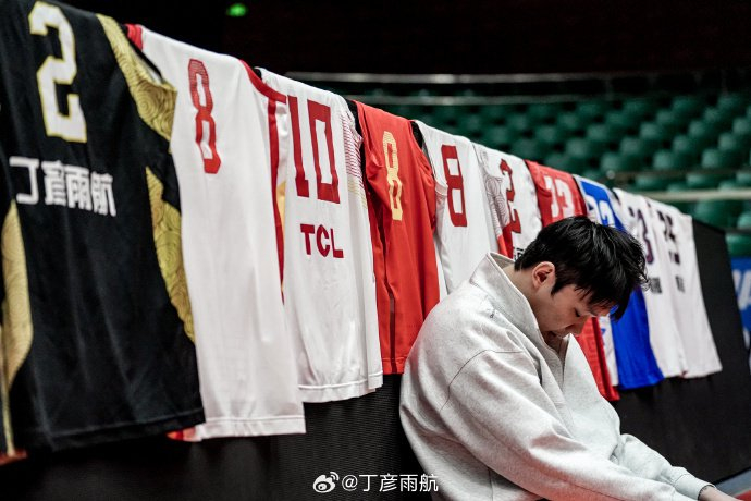 张镇麟回忆丁彦雨航速度爆发力震撼瞬间 两人国