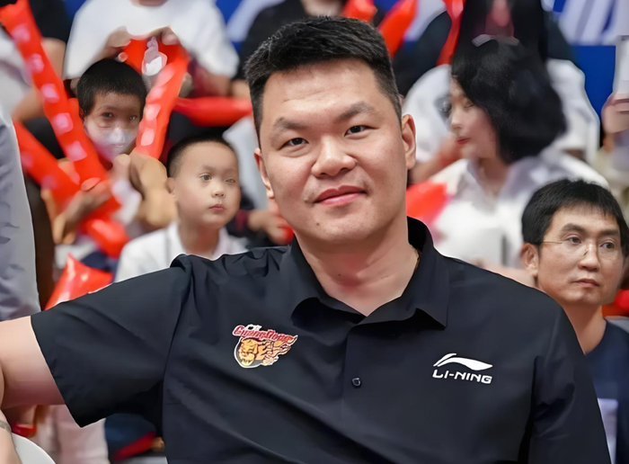 广东队三连冠后陷入低谷 球迷呼吁杜锋下课
