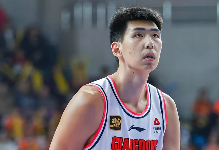 广东队三连冠后陷入低谷 球迷呼吁杜锋下课