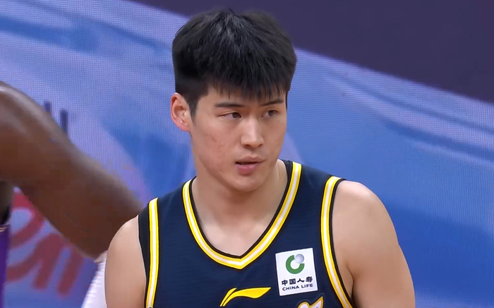 广东队三连冠后陷入低谷 球迷呼吁杜锋下课