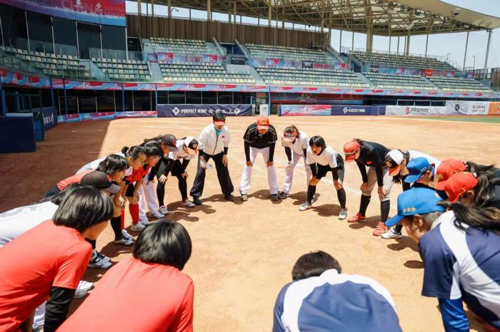 绍兴站“奔跑吧·少年”全国青少年垒球投手训练