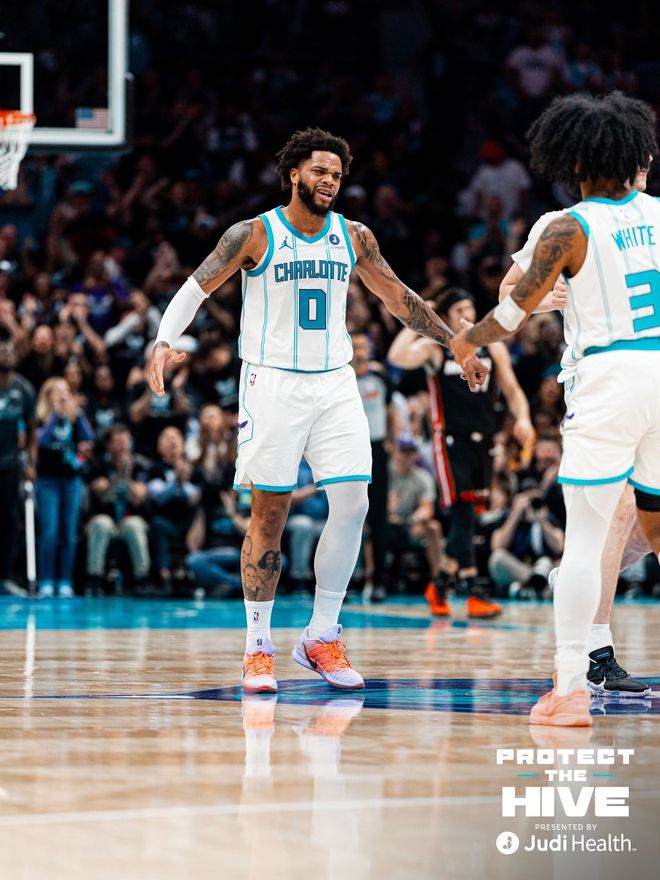 夏洛特黄蜂加时险胜热火，鲍尔28+10率队逆转